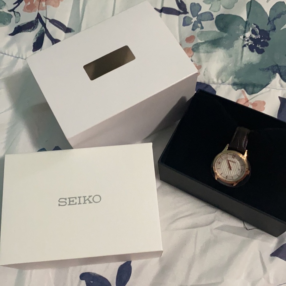 Watch - Picture 2 of 5
